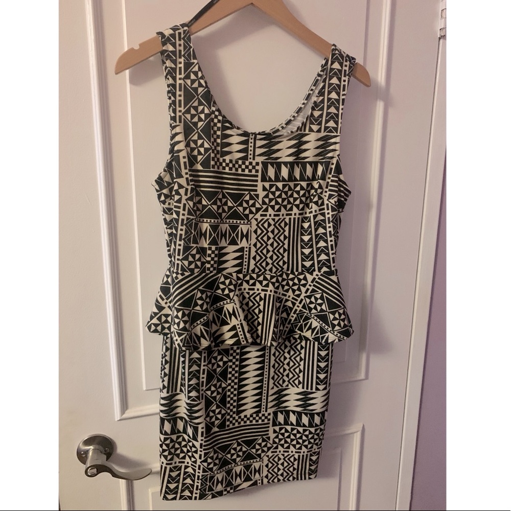 Peplum dress🤍🤎🖤▪️◾️🔳